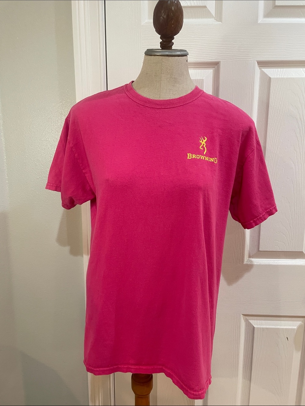 Browning Short Sleeve T-shirt Tee Pink Yellow Logo 100% pre-shrunk cotton size M